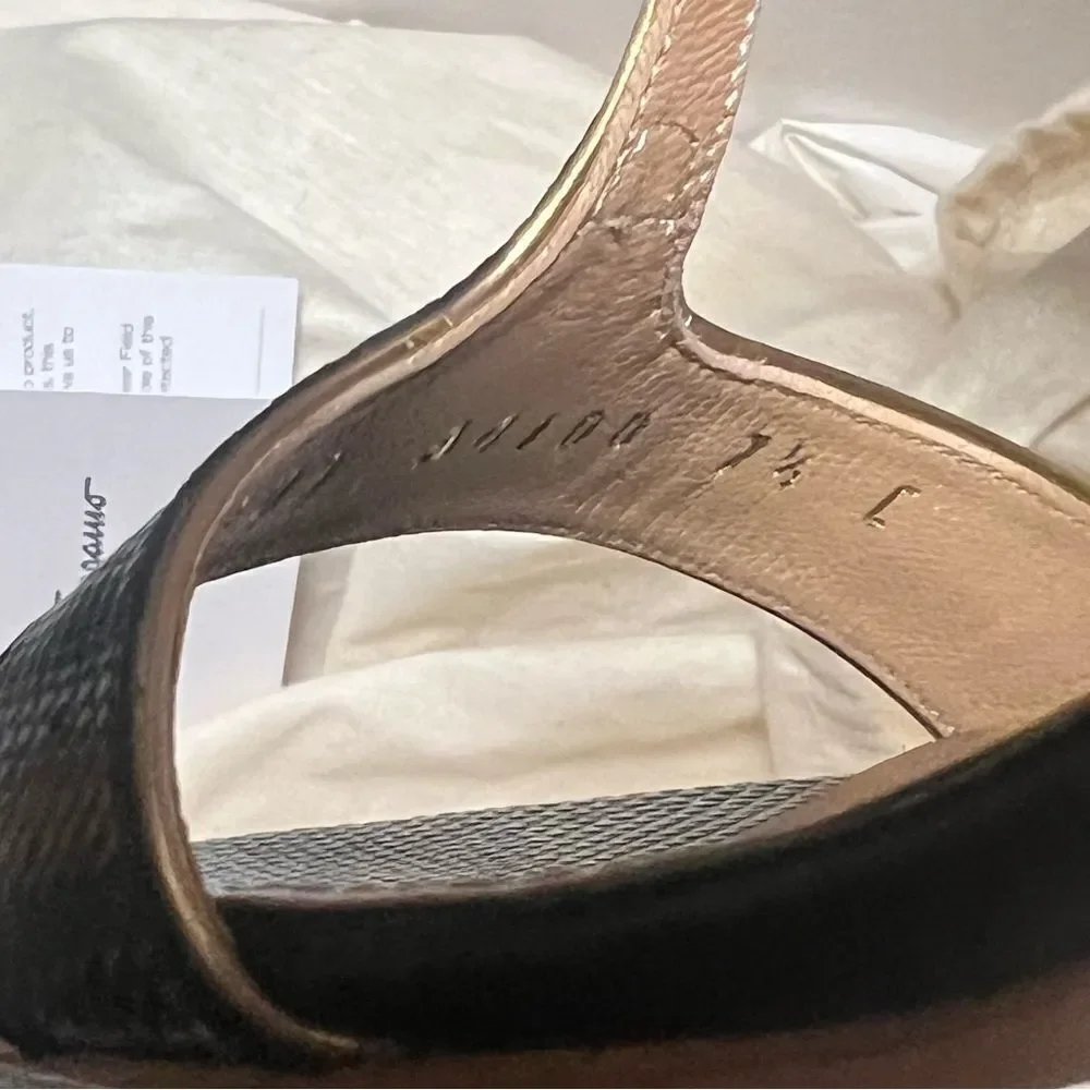 💲⬇️Salvatore Ferragamo T-Strap Monroe Sandals